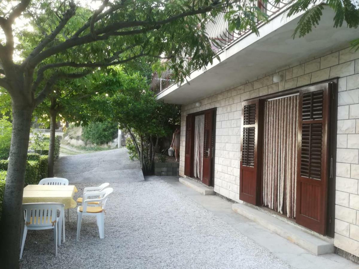 Apartmani Ujdur Omis Exterior photo