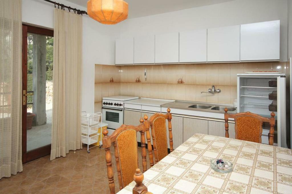 Apartmani Ujdur Omis Exterior photo